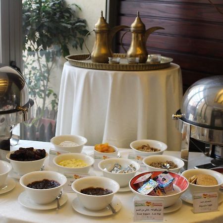Coral Beirut Al Hamra Hotel エクステリア 写真