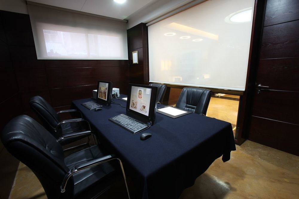 Coral Beirut Al Hamra Hotel エクステリア 写真