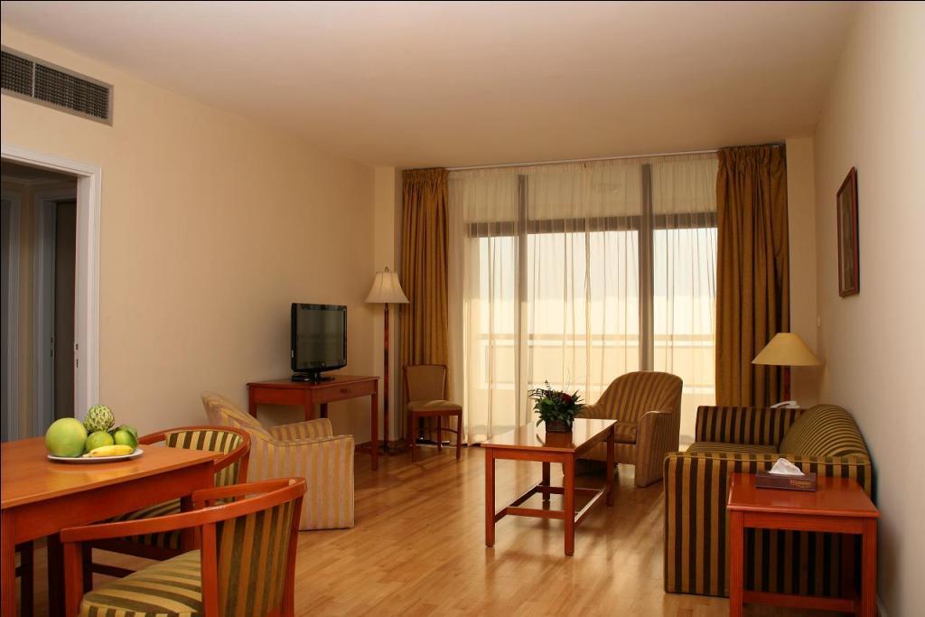 Coral Beirut Al Hamra Hotel エクステリア 写真