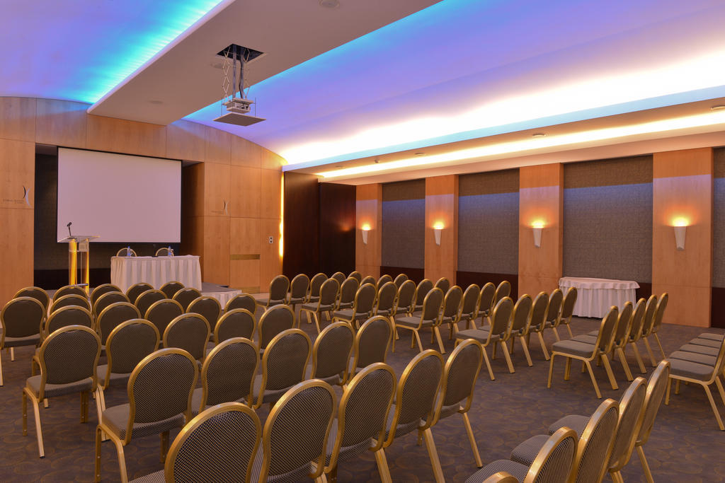 Coral Beirut Al Hamra Hotel エクステリア 写真