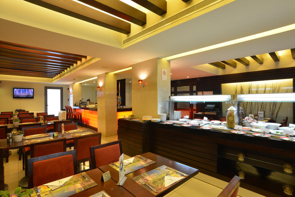 Coral Beirut Al Hamra Hotel エクステリア 写真