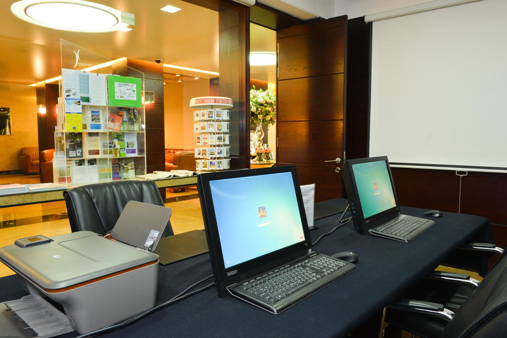 Coral Beirut Al Hamra Hotel エクステリア 写真