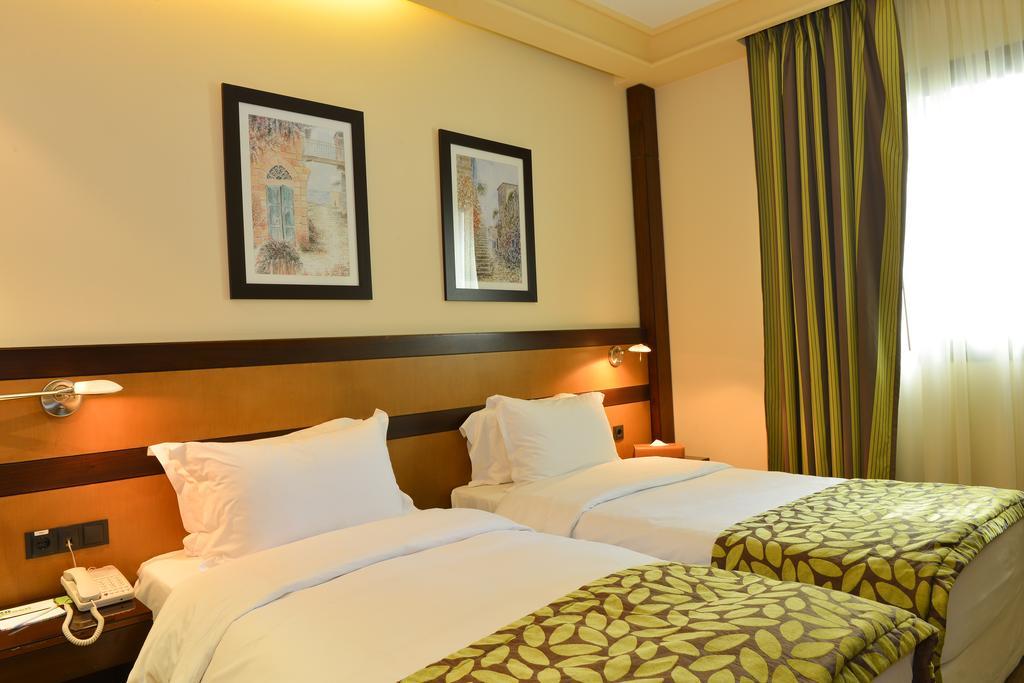 Coral Beirut Al Hamra Hotel エクステリア 写真