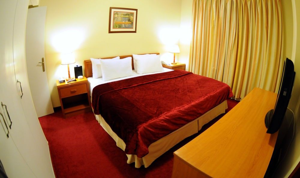 Coral Beirut Al Hamra Hotel エクステリア 写真