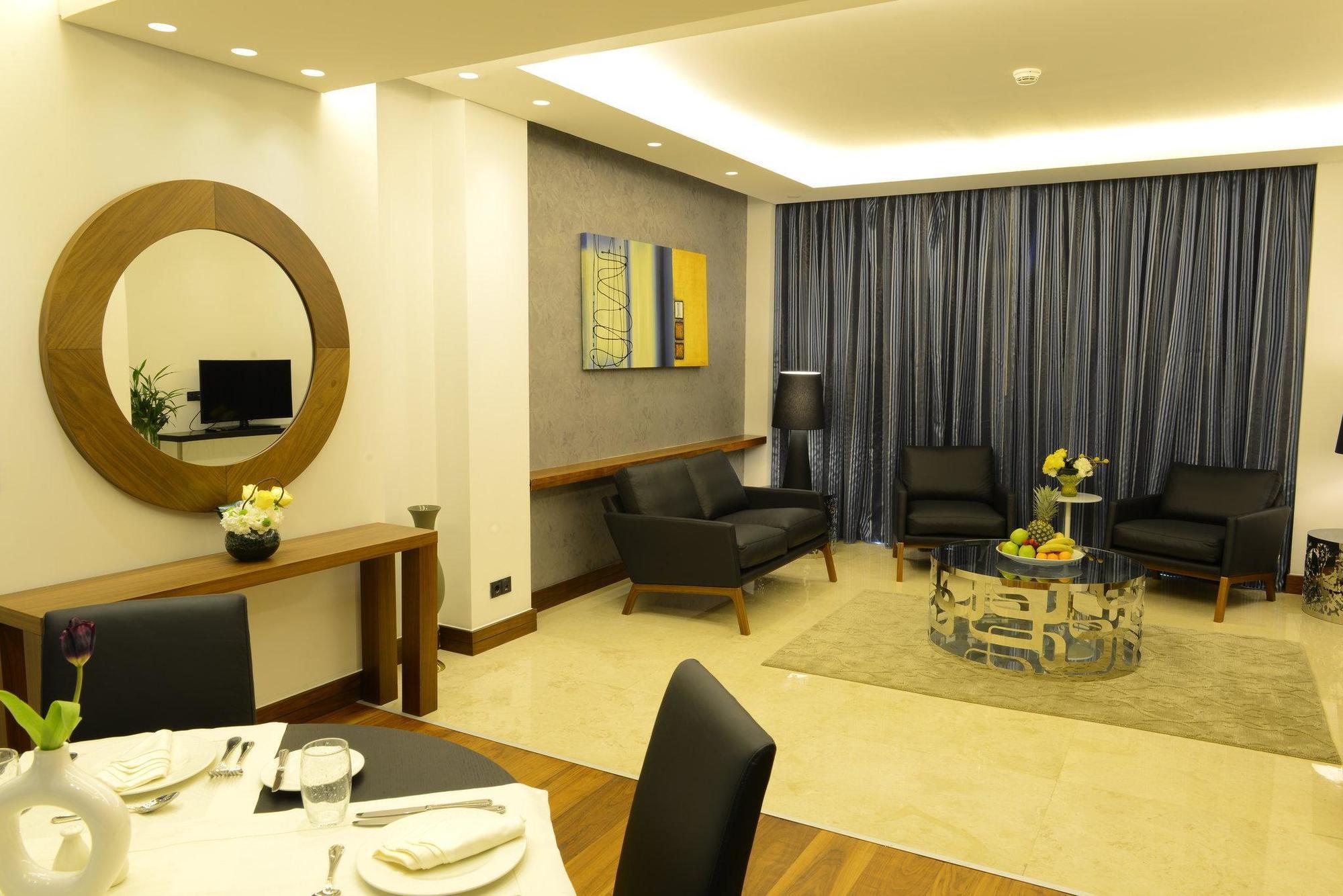 Coral Beirut Al Hamra Hotel エクステリア 写真