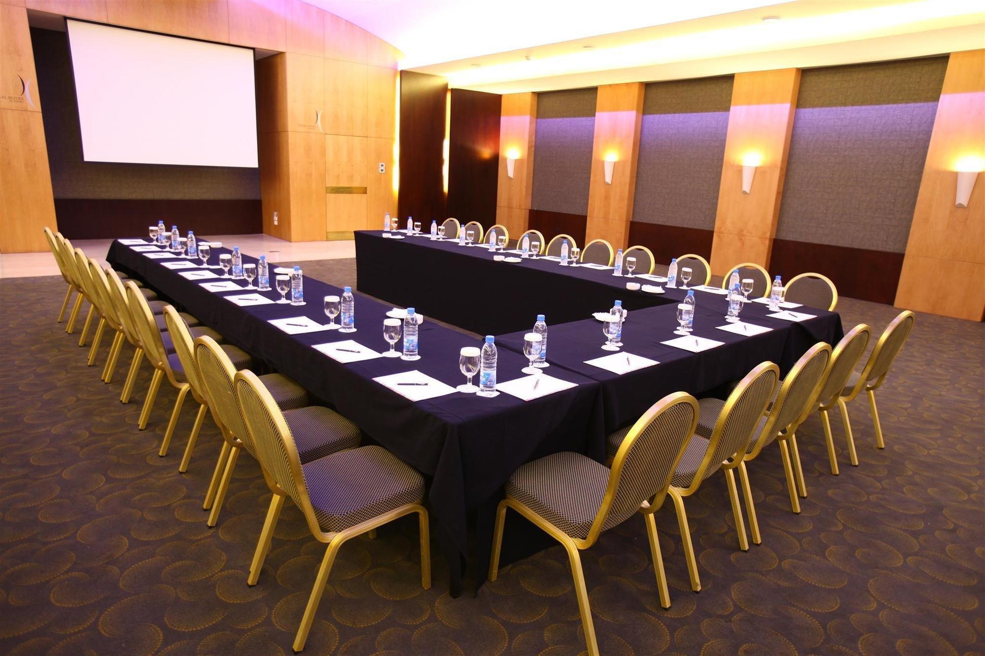 Coral Beirut Al Hamra Hotel エクステリア 写真