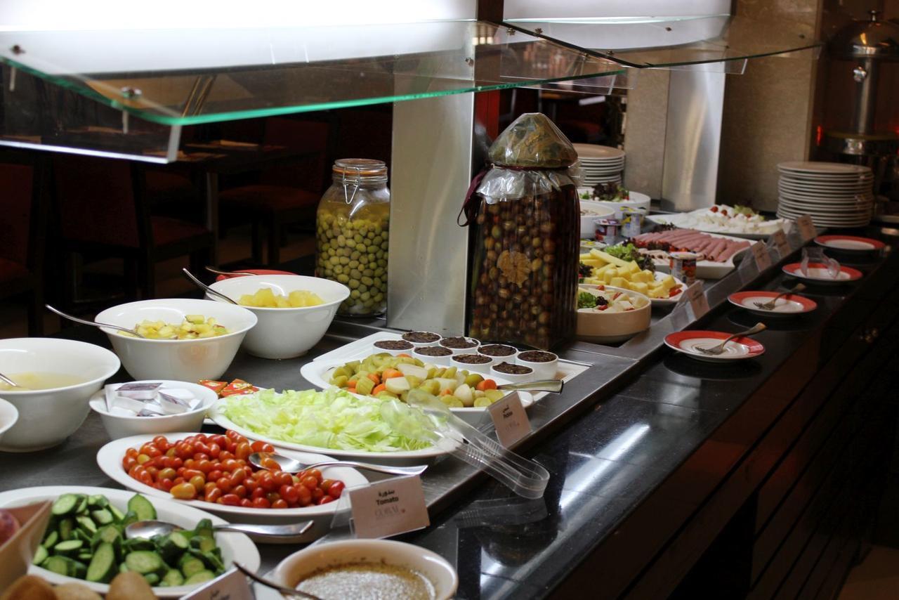 Coral Beirut Al Hamra Hotel エクステリア 写真