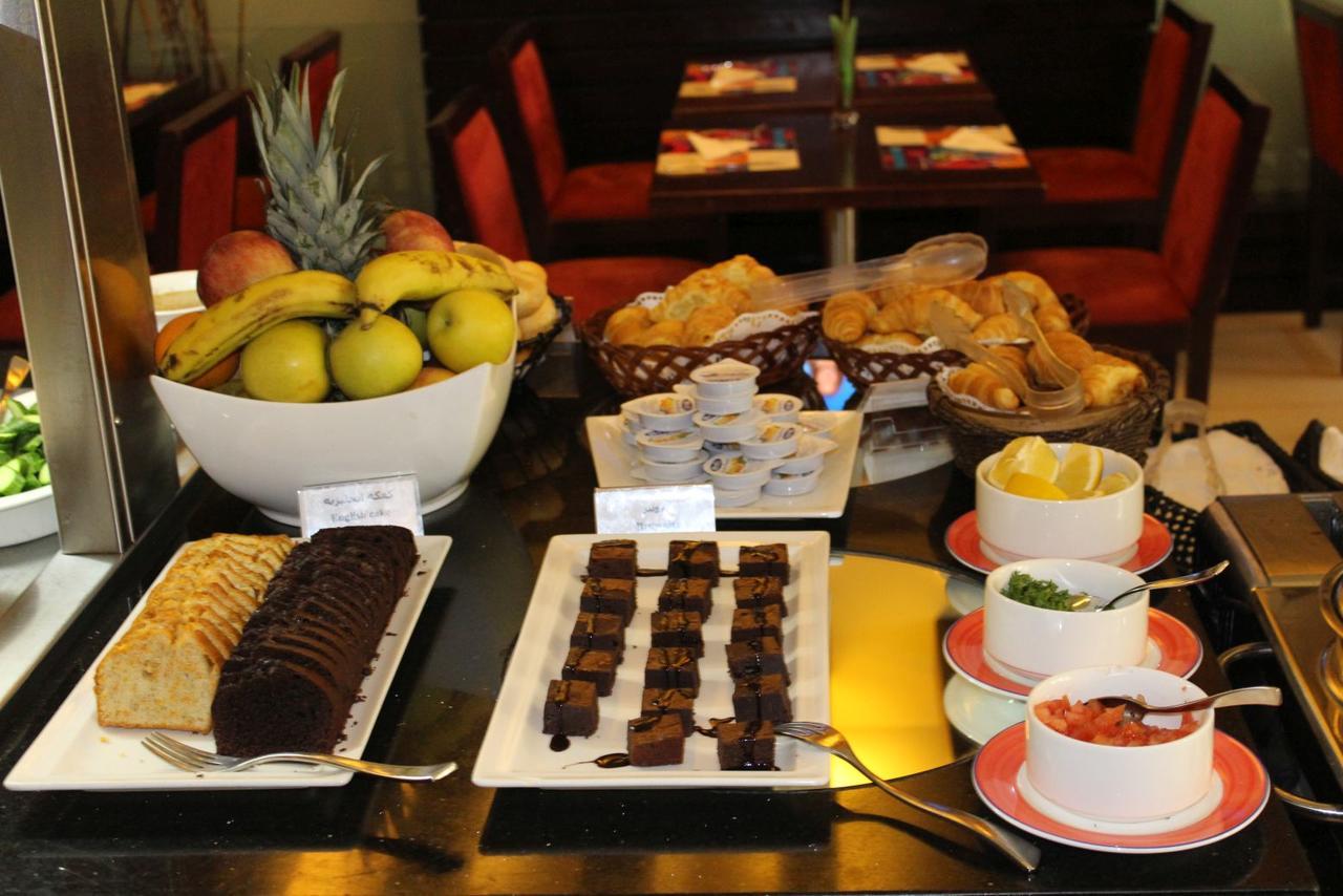 Coral Beirut Al Hamra Hotel エクステリア 写真