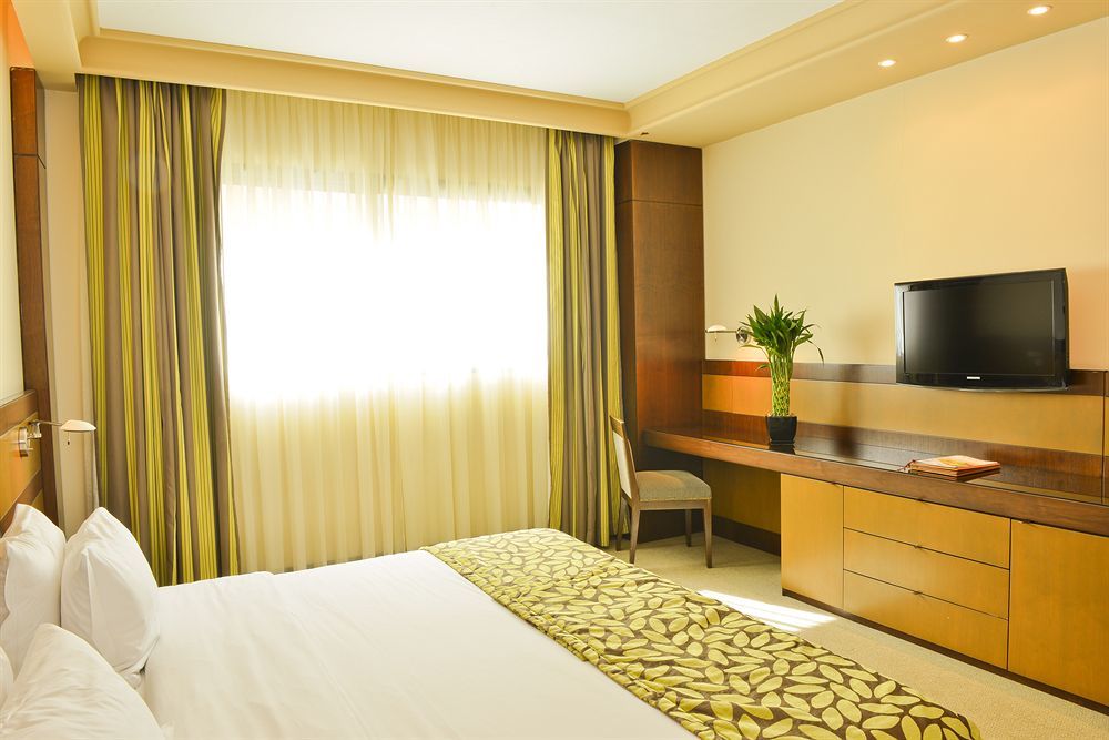 Coral Beirut Al Hamra Hotel エクステリア 写真