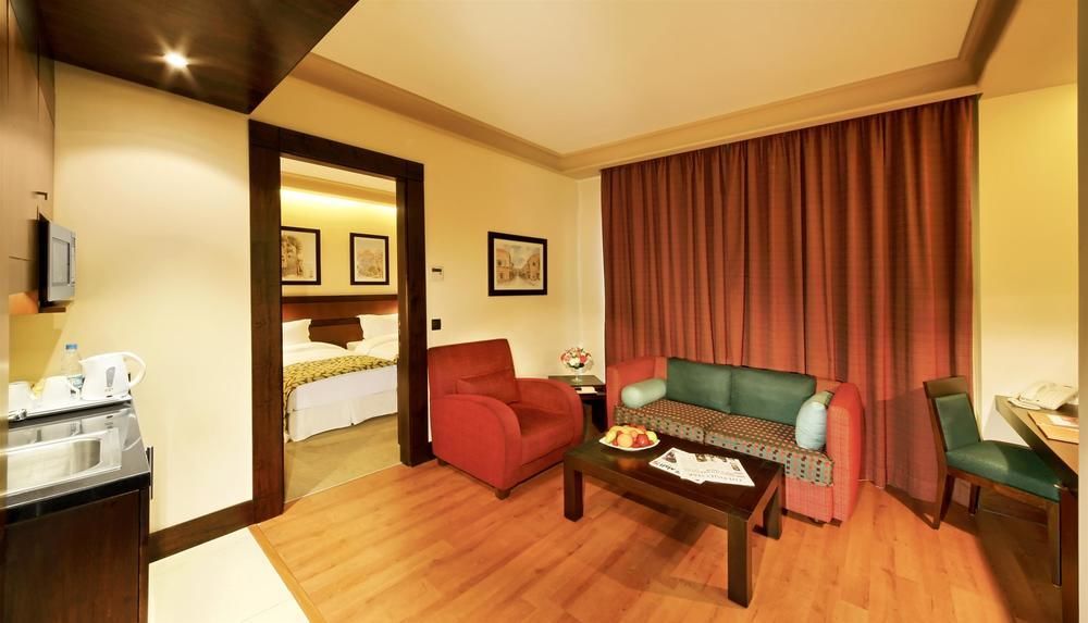 Coral Beirut Al Hamra Hotel エクステリア 写真