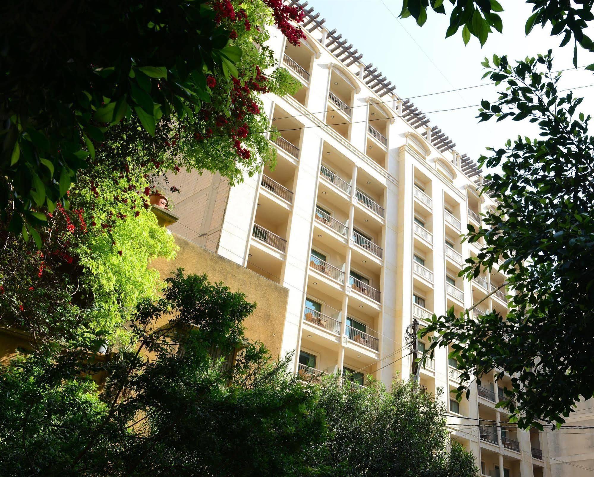 Coral Beirut Al Hamra Hotel エクステリア 写真