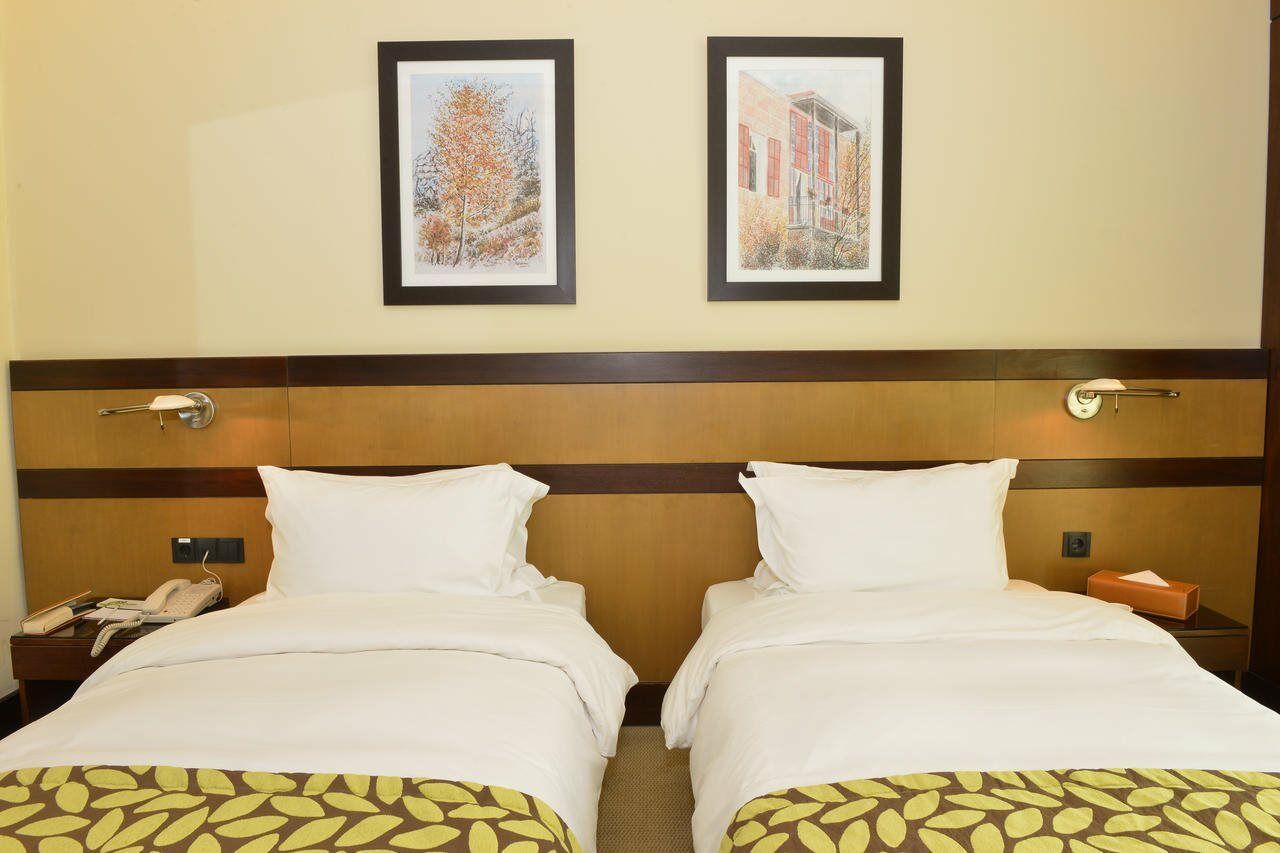 Coral Beirut Al Hamra Hotel エクステリア 写真